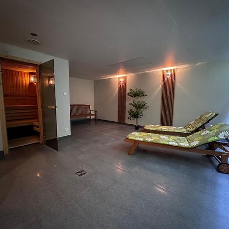 Sw Apartamenty Czarna Gora 西恩纳 外观 照片