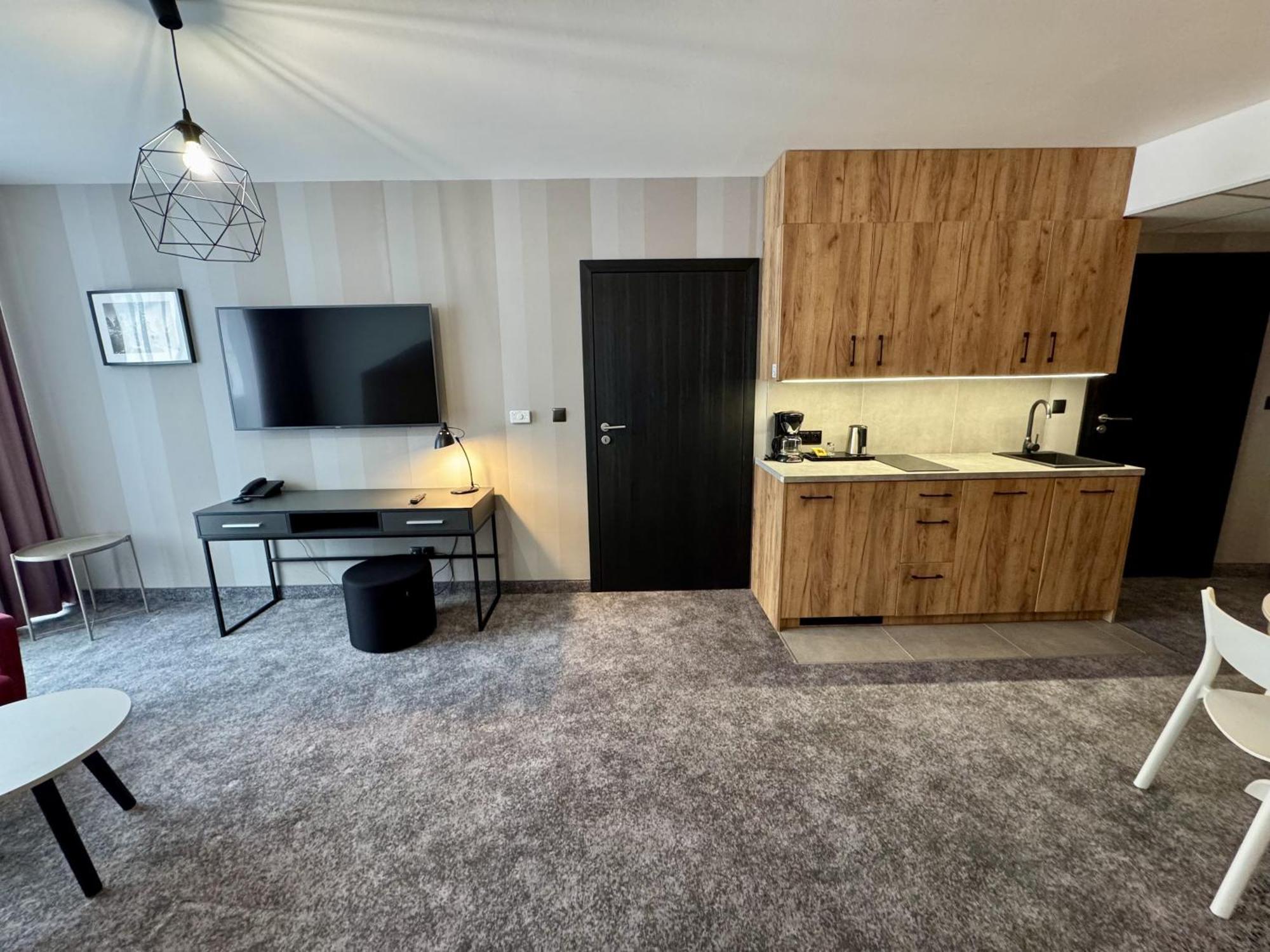 Sw Apartamenty Czarna Gora 西恩纳 外观 照片