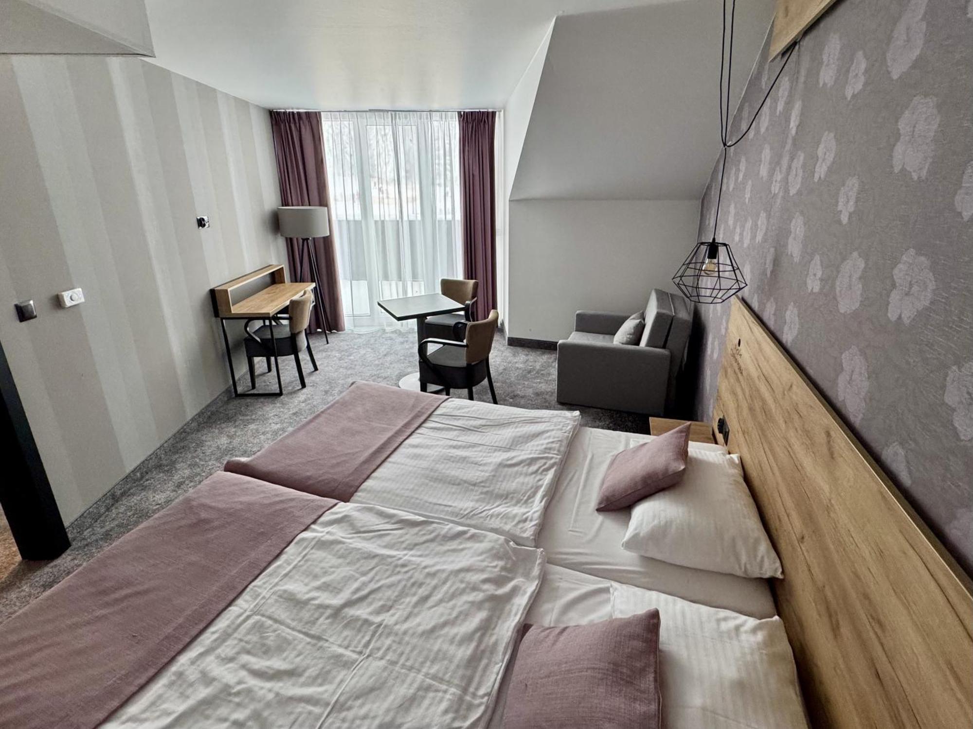 Sw Apartamenty Czarna Gora 西恩纳 外观 照片