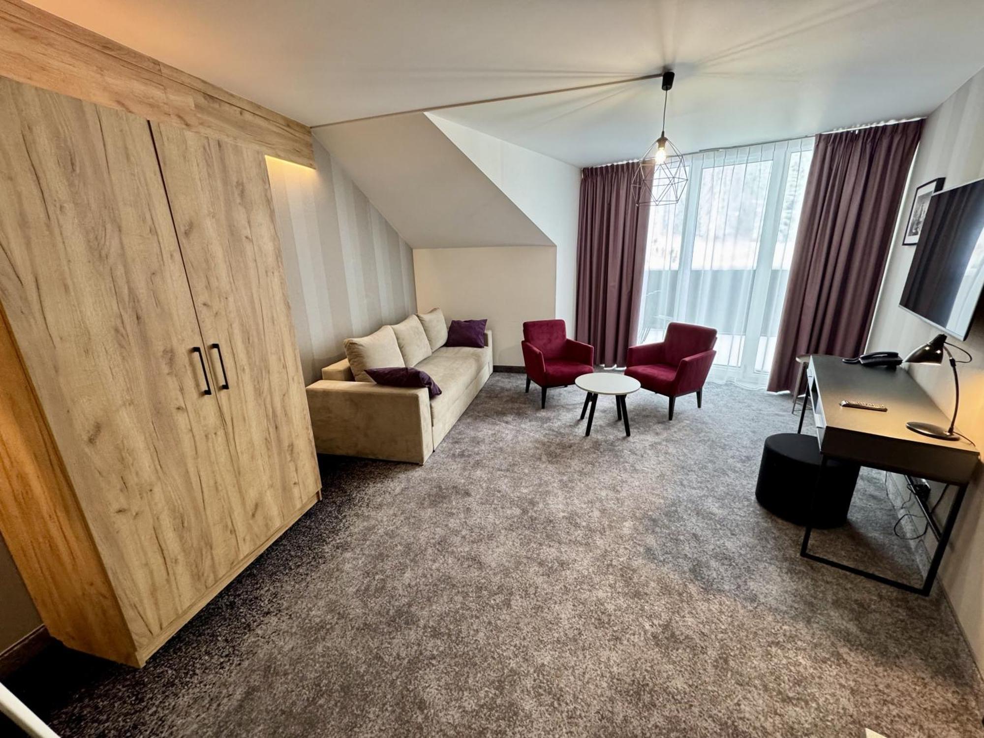 Sw Apartamenty Czarna Gora 西恩纳 外观 照片