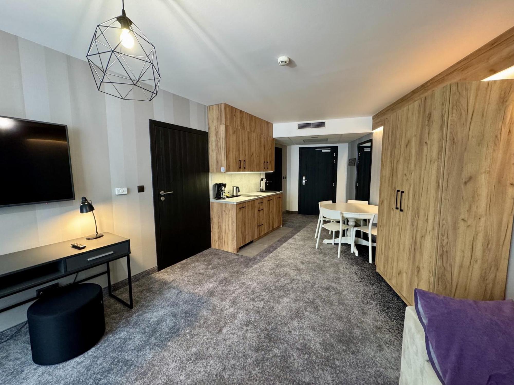 Sw Apartamenty Czarna Gora 西恩纳 外观 照片