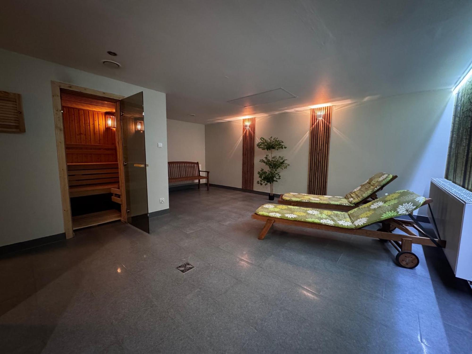 Sw Apartamenty Czarna Gora 西恩纳 外观 照片